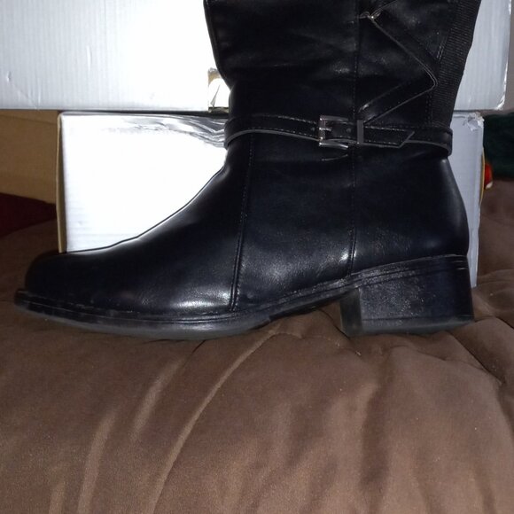 Boots - Picture 4 of 4